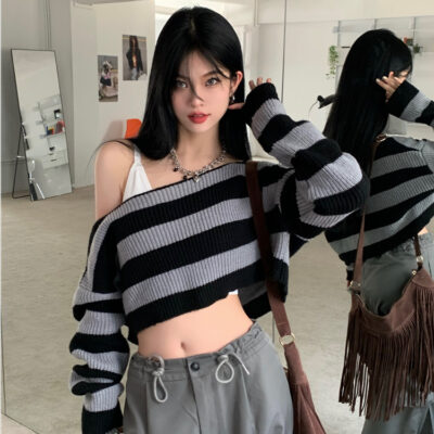 Off-the-shoulder Short Sweater - Retro Aesthetic