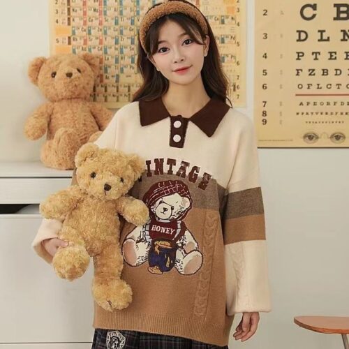 Knitted Bear Sweater - Vintage Aesthetic