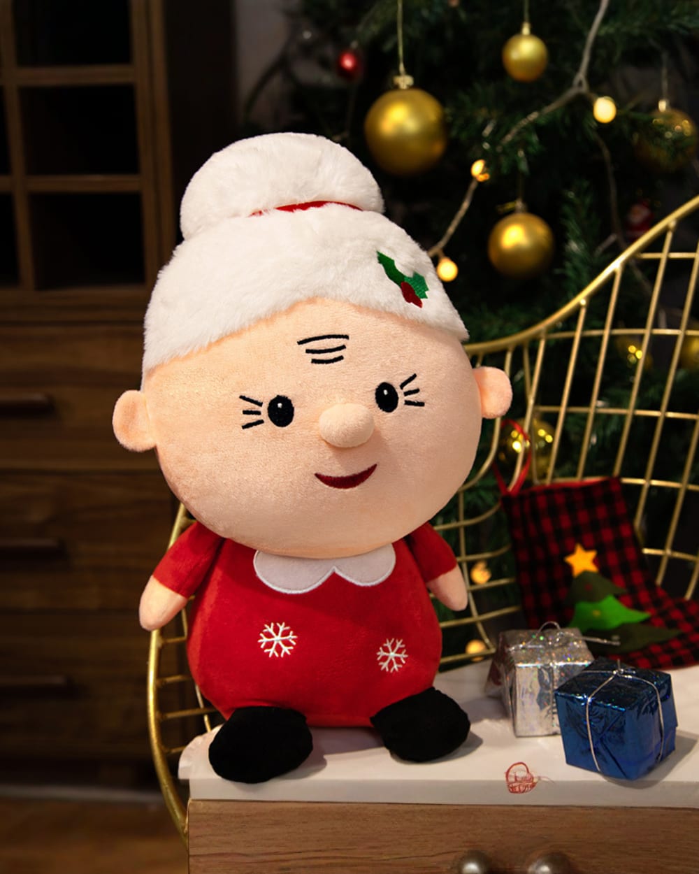 Plushie Decorations - Christmas Collection: A soft, plush Santa figurine for festive home decor.