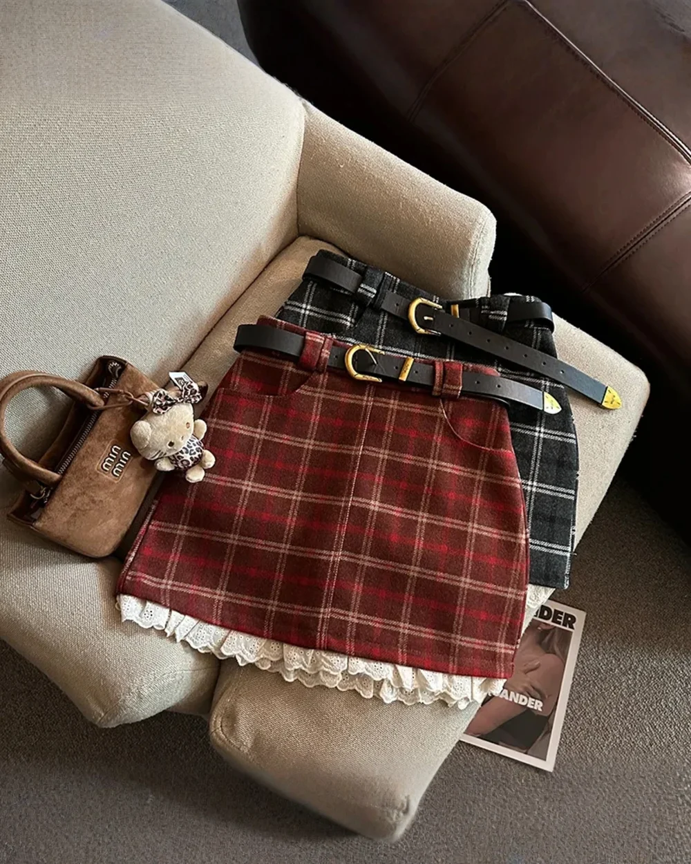 Plaid Mini Skirt - Preppy Aesthetic product photo 1 Plaid mini skirt in preppy aesthetic, featuring a plaid pattern and trim.