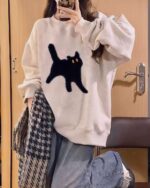 Oversize cat graphic sweater in cream with a black cat illustration. Harajuku fashion.