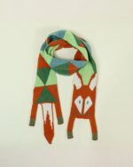 Cute fox scarf featuring a knitted design with orange, green, and light blue colors. A charming fox motif adorns the scarf.