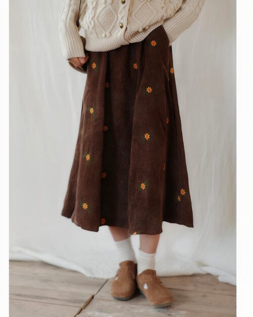 Brown retro aesthetic skirt with floral embroidery details.