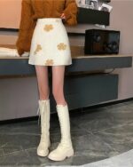 Small high waist slimming hip skirt with floral print, Korean aesthetic skirt.