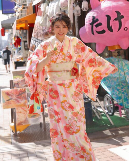 Retro Style Pink Yukata - Japanese Aesthetic