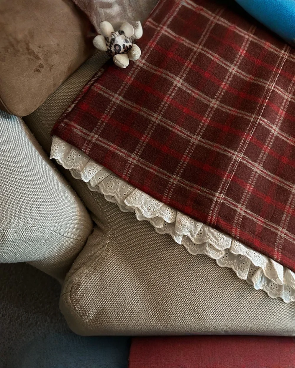 Red and white plaid preppy aesthetic skirt with lace trim.