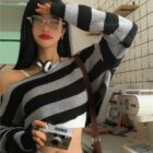 Off-the-shoulder Short Sweater - Retro Aesthetic word1