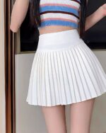 White korean pleated skirt, high waist and pleated design.