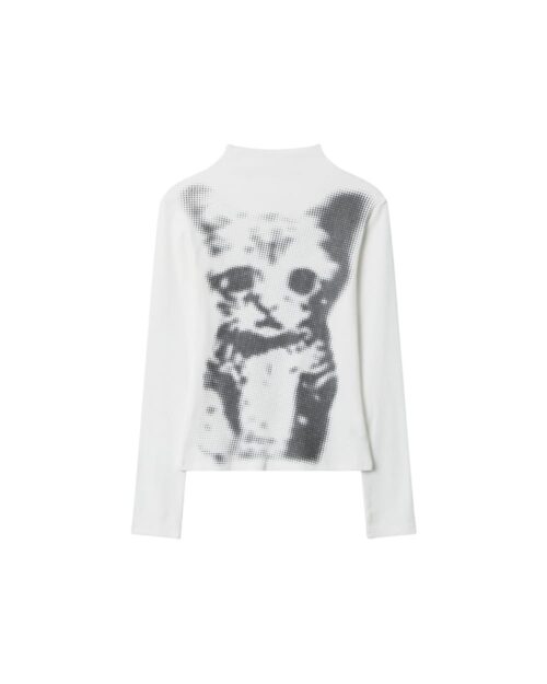 White el gato sweatshirt with a black cat graphic.