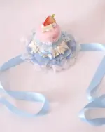 Sweet Lolita Hairpin: Ruffled cake-shaped hair accessory with lace, ribbon, and mini strawberry.