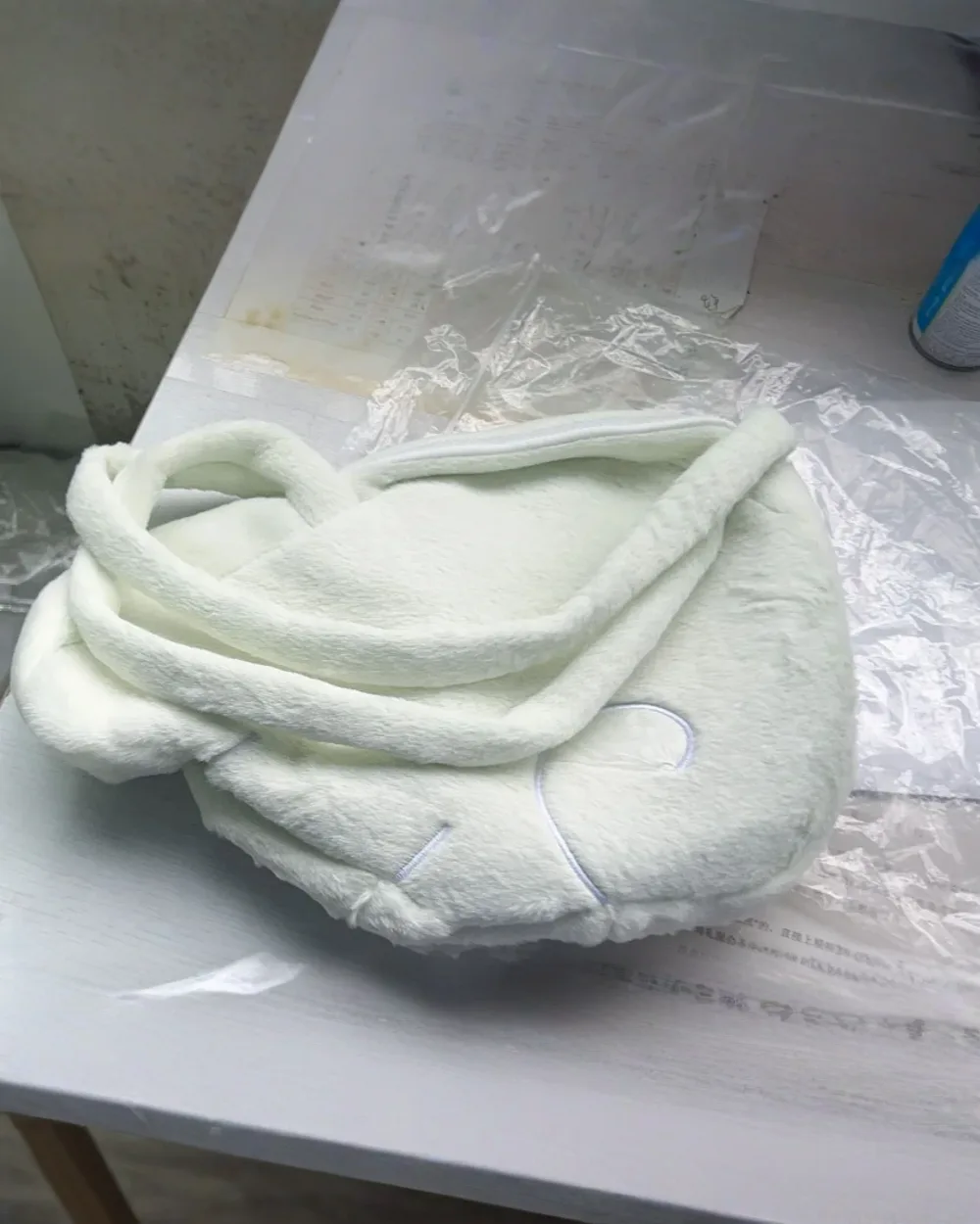 White fluffy Angel Wings Bag, Harajuku aesthetic, showcasing its plush design.