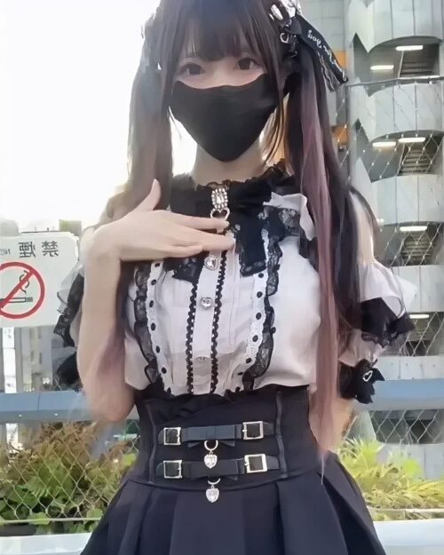 Model wearing a Jirai Kei Skirt with ruffles and a corset.