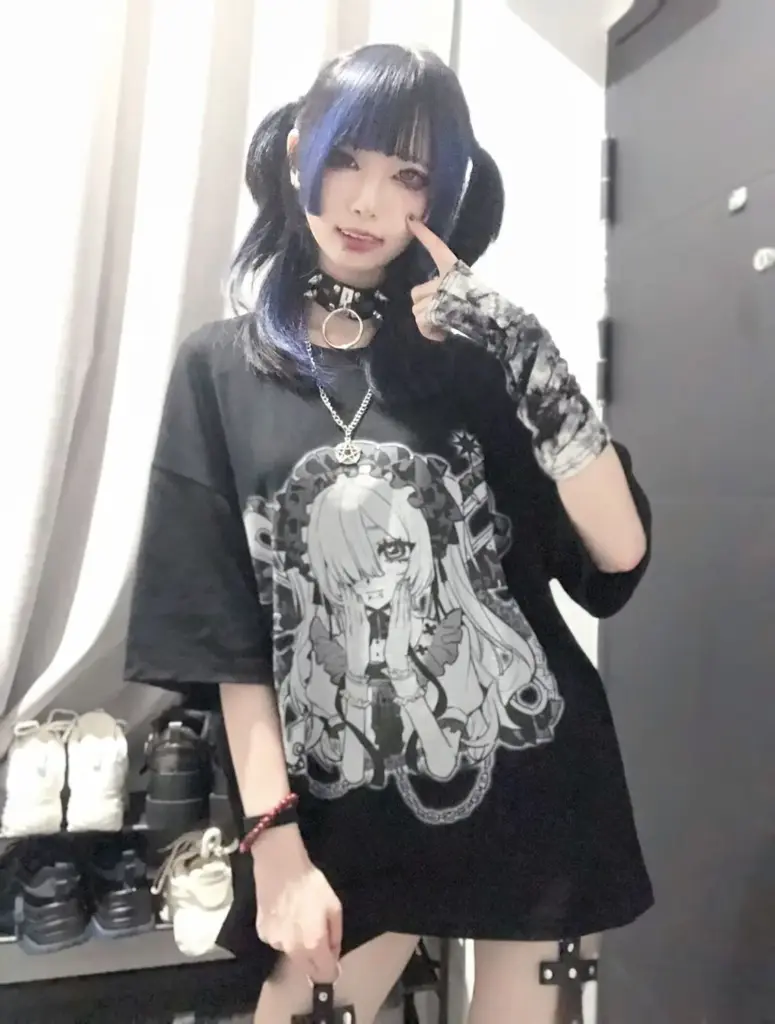 Loose Black T-Shirt - Animecore Aesthetic
