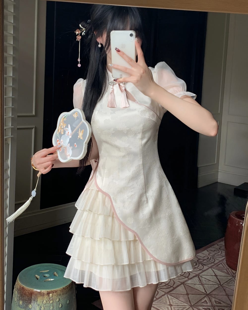 Cream Qi Lolita Dress with ruffled tiers and decorative embroidery.