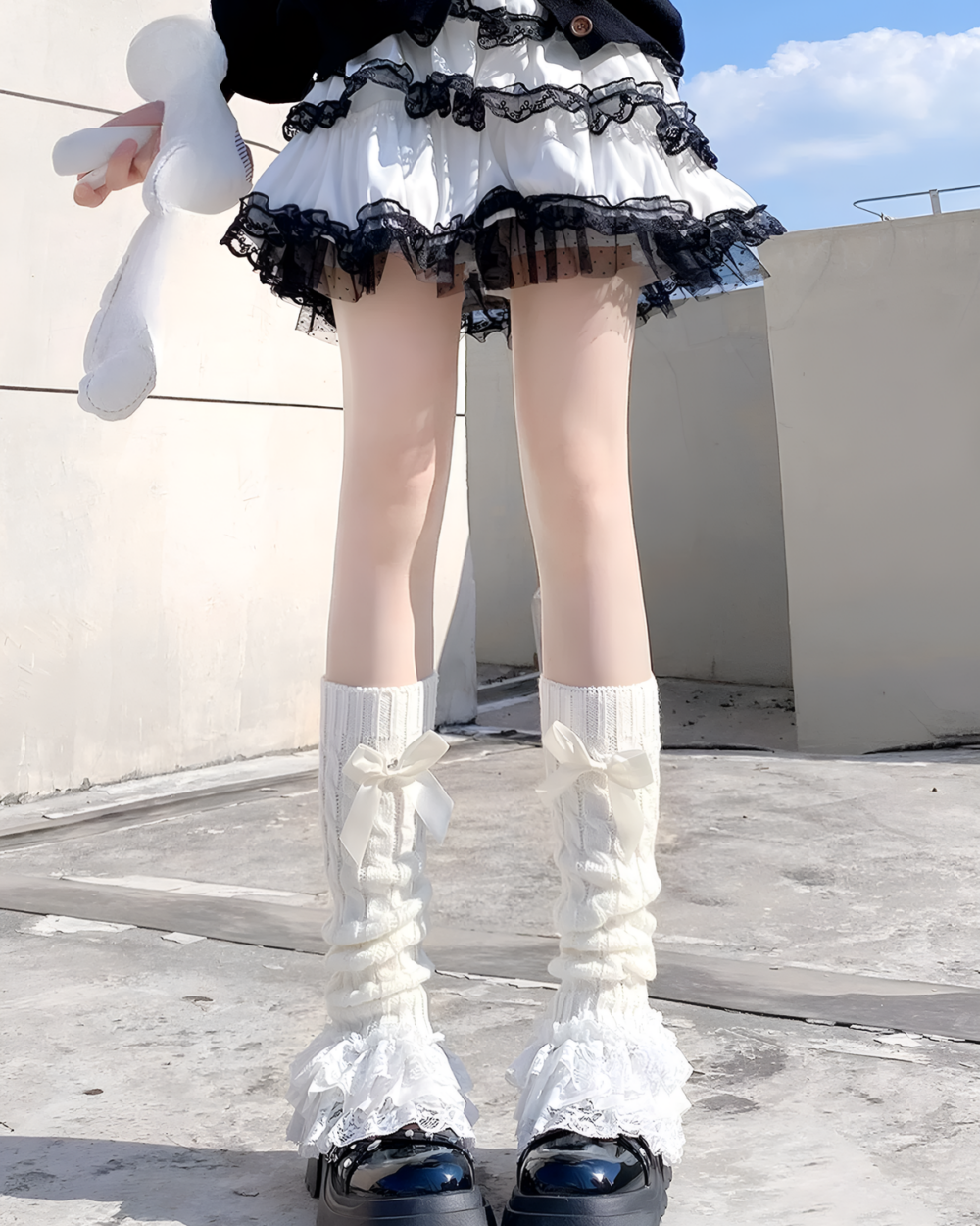 White ruffled leg warmers with bows, Hime Gyaru aesthetic style.