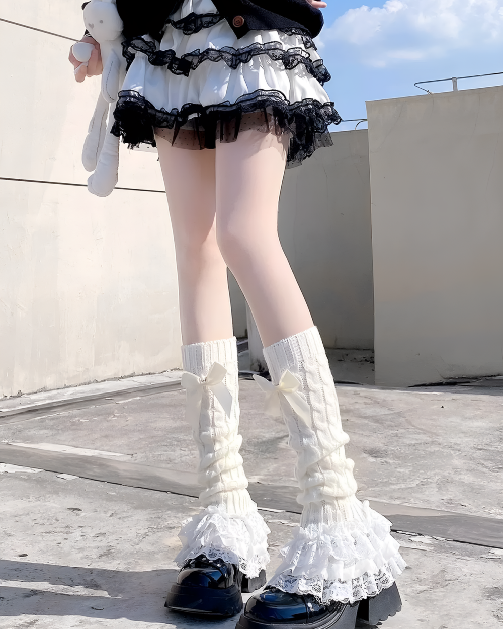 White ruffled leg warmers with bows, Hime Gyaru aesthetic style.