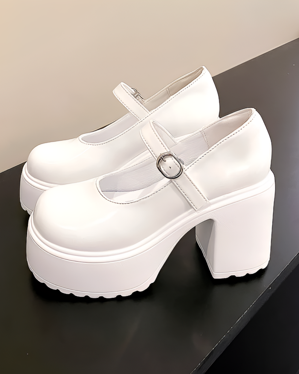 White Chunky Mary Janes with a thick platform heel and ankle buckle strap. Women's PU leather pumps, 2023 autumn style.