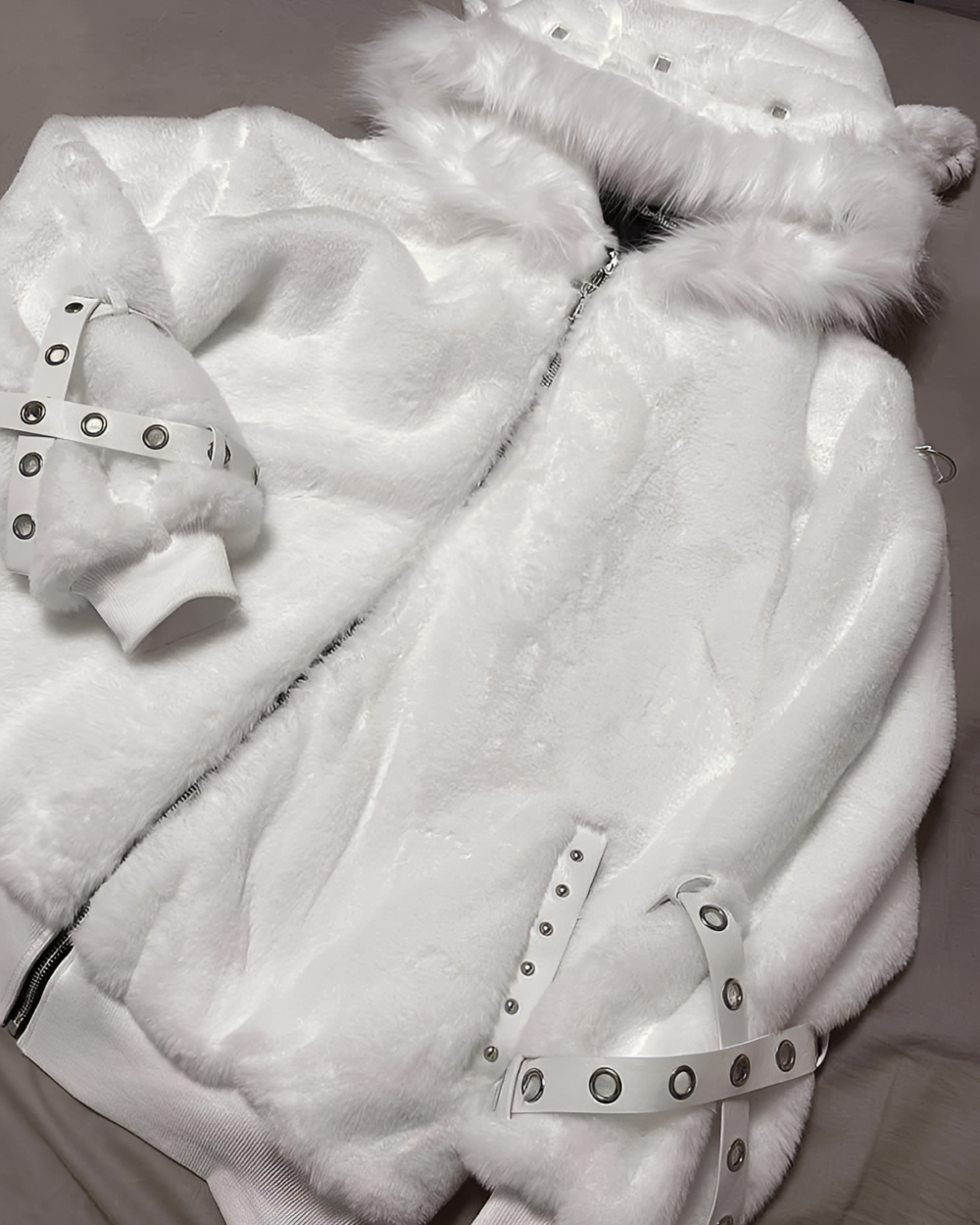 White Fluffy Bear Grommet Hoodie by Sabukaru Kei with chain and buckle details. This Sabukaru Kei hoodie features a plush, furry design.