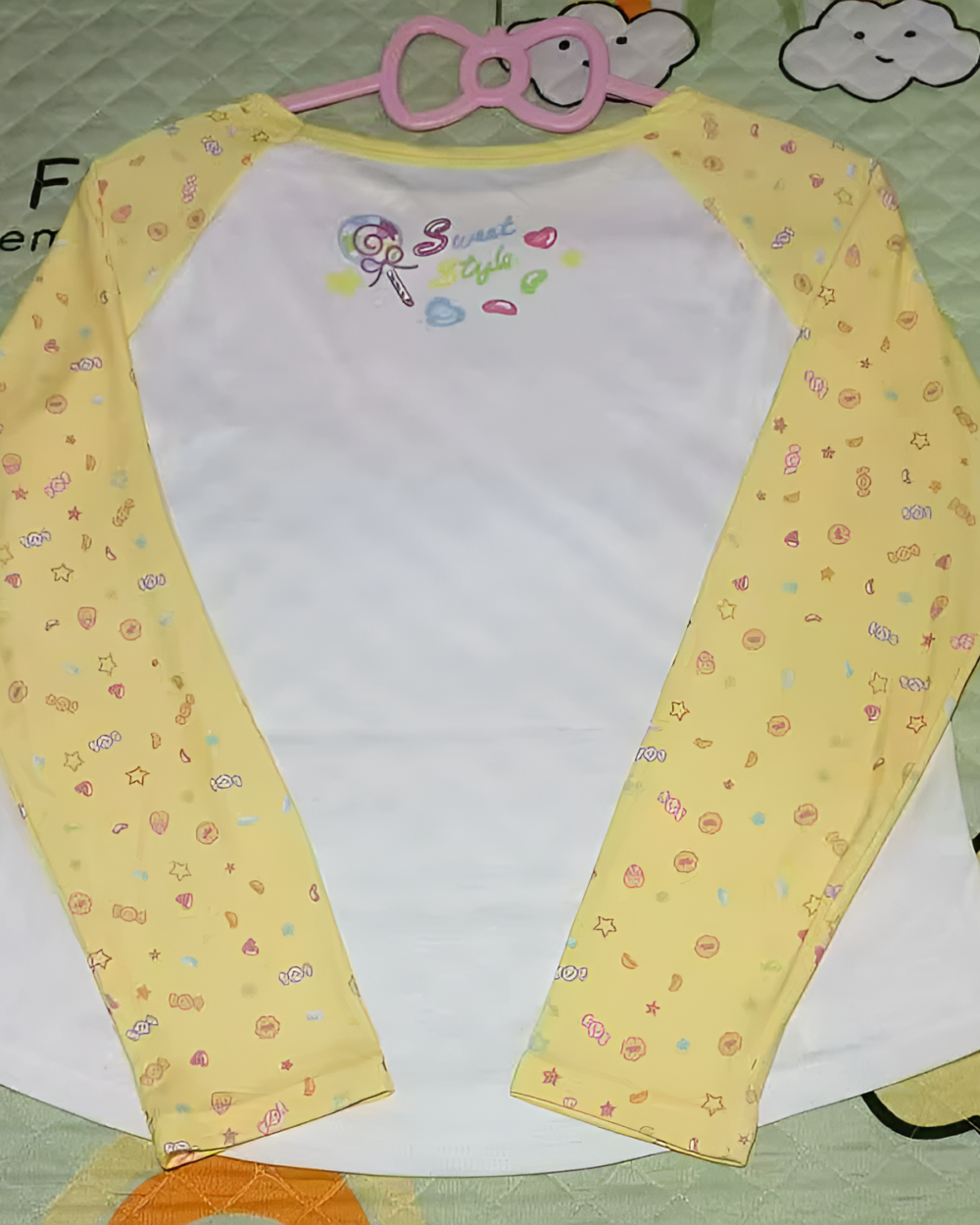 Mezzo Piano cake T-shirt with long sleeves, yellow and white, featuring a cute cake pattern. Designed for children.