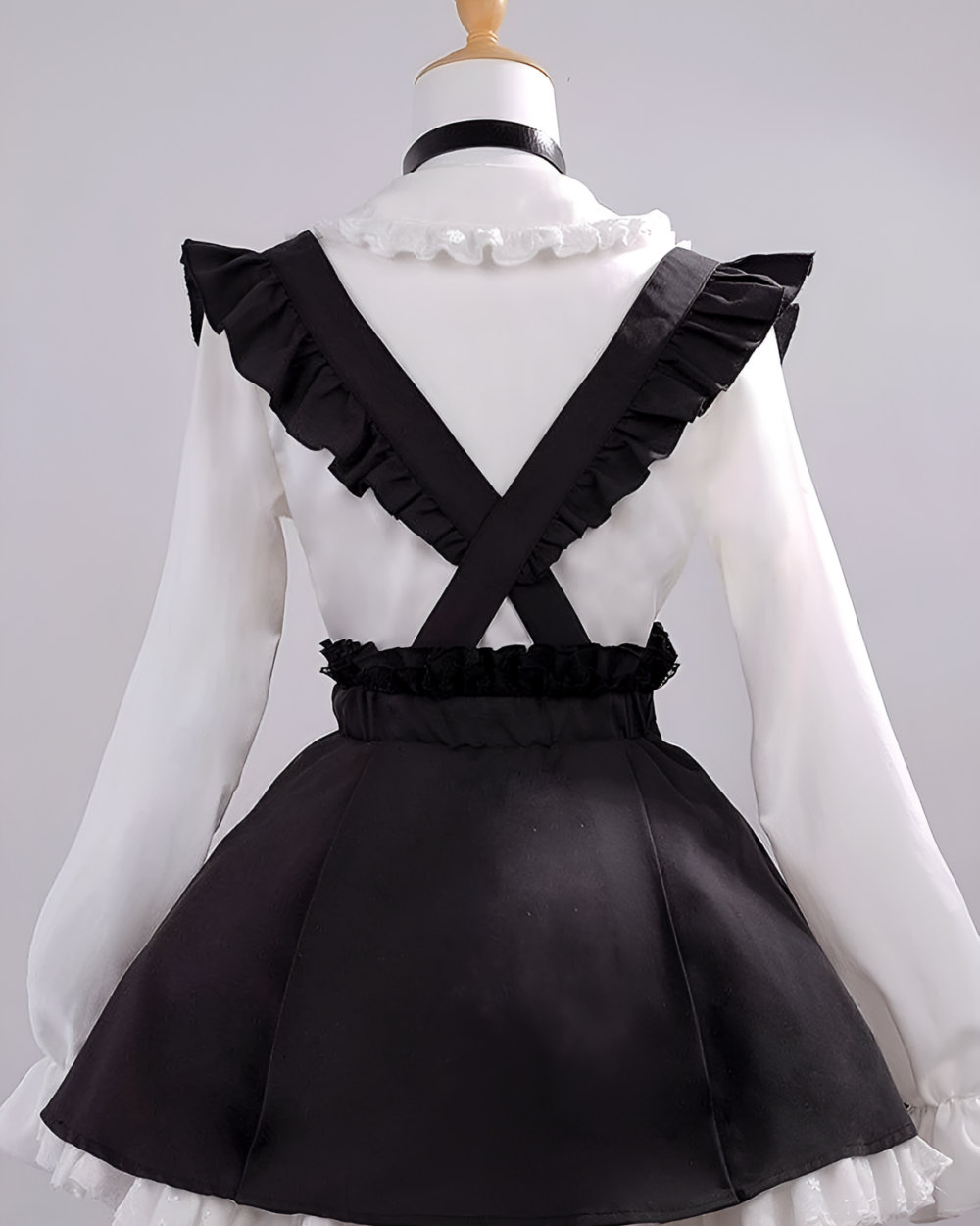 Back view of Noir Pearl Pinafore Coord with black straps, embodying the Jirai Kei aesthetic. Black skirt & white blouse details.