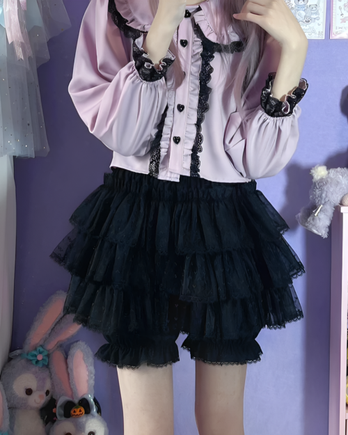 Model wearing Pastel Heart Frill Bloomers with a pink shirt and black lace trim. Yume Kawaii aesthetic style.