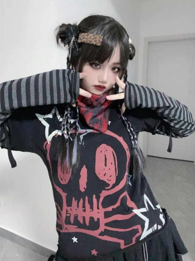 Long Stripped Sleeves Skull T-Shirt word1