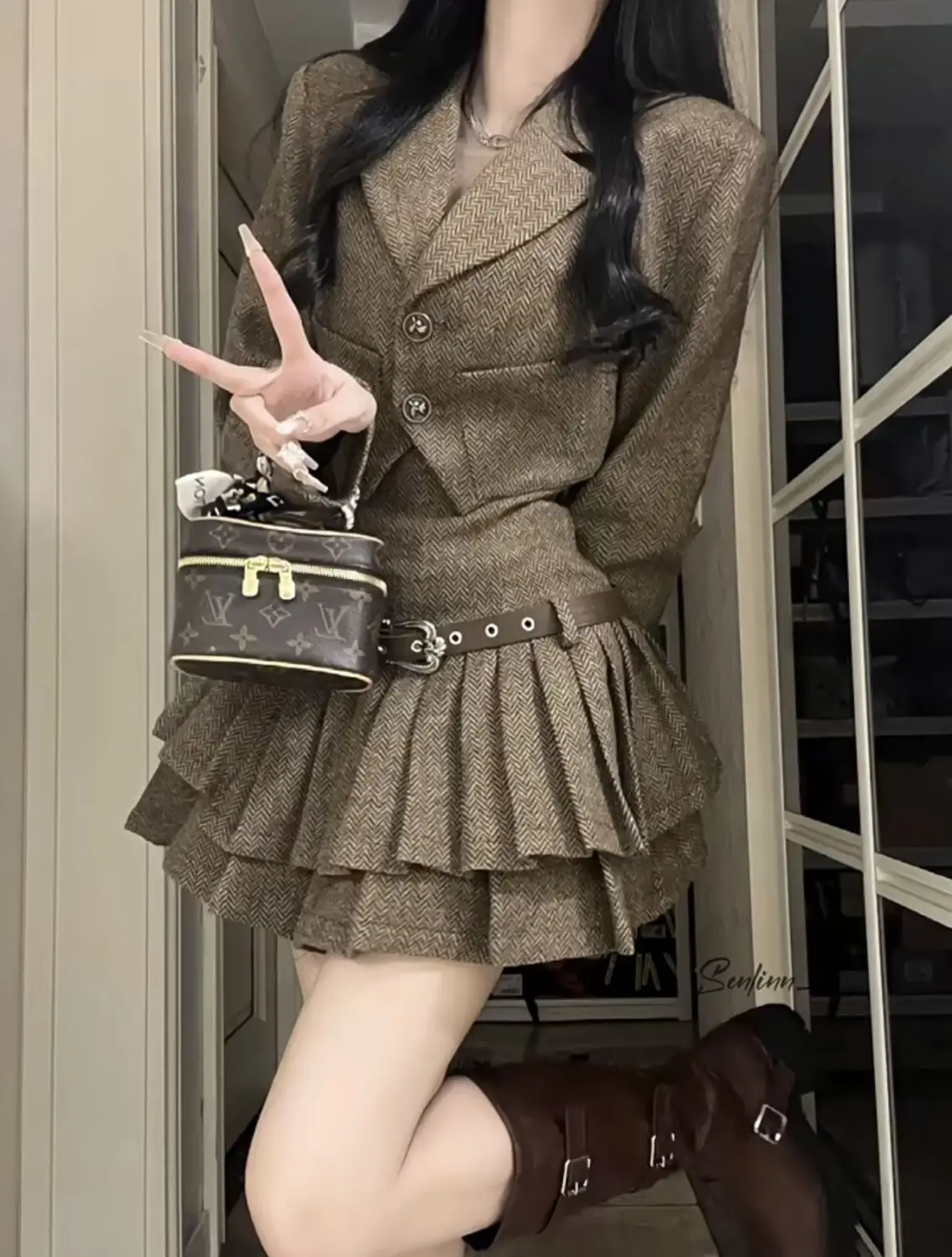 Vintage-Style Pleated Dress Suit word1