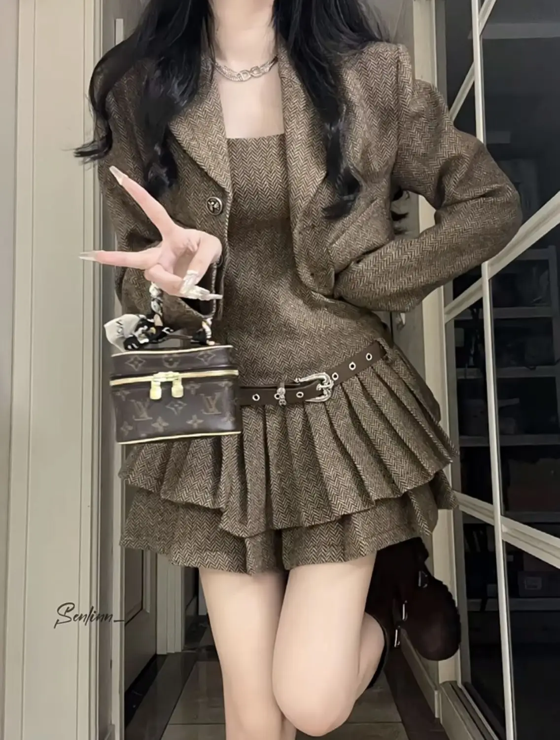 Vintage-Style Pleated Dress Suit word1