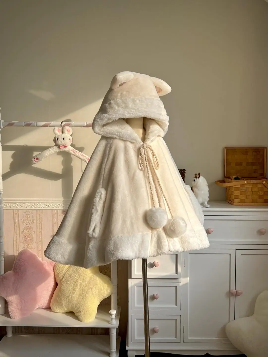 Cat Eared Winter Cloak word2