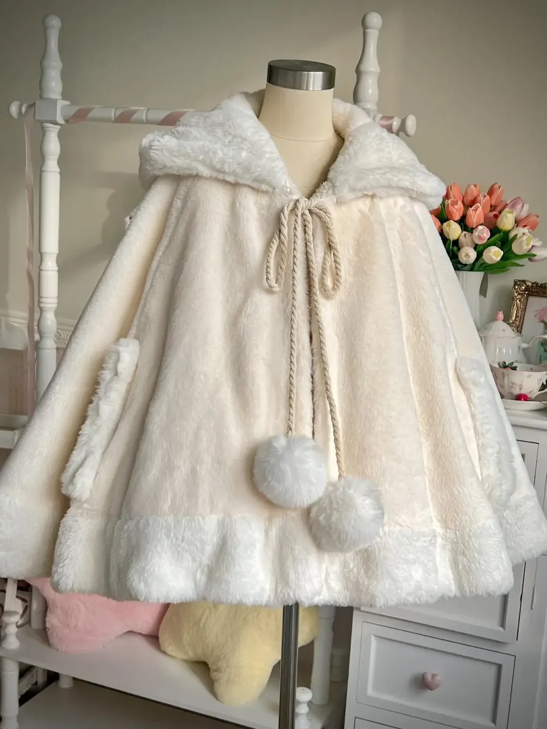 Cat Eared Winter Cloak word2